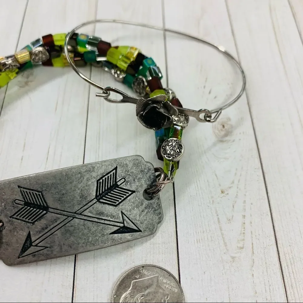 ‎Beaded Arrow and Silver Black Rose Bracelets